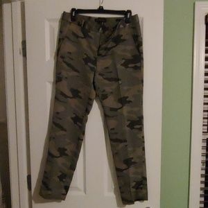 Banana republic camo Ryan pant size 4p